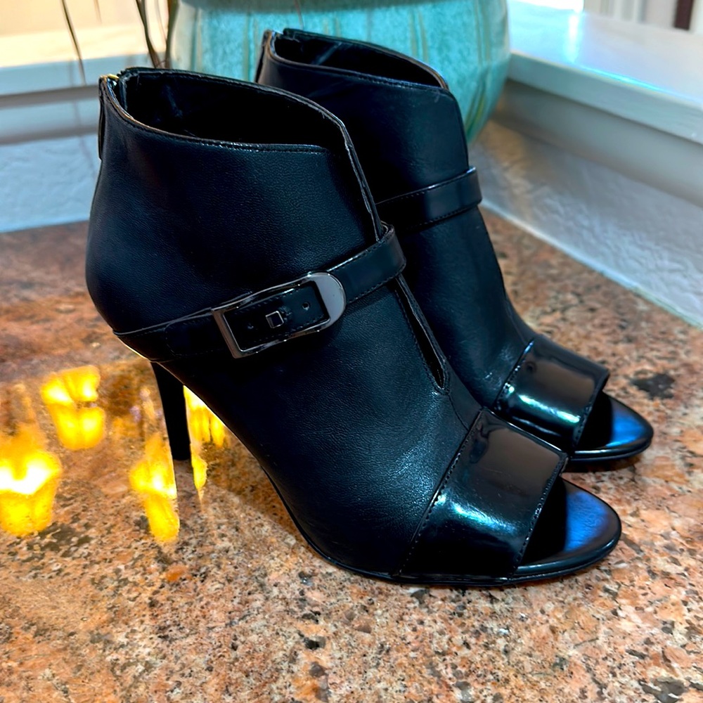 🌟 HP 🌟 Marc Fisher open toe booties